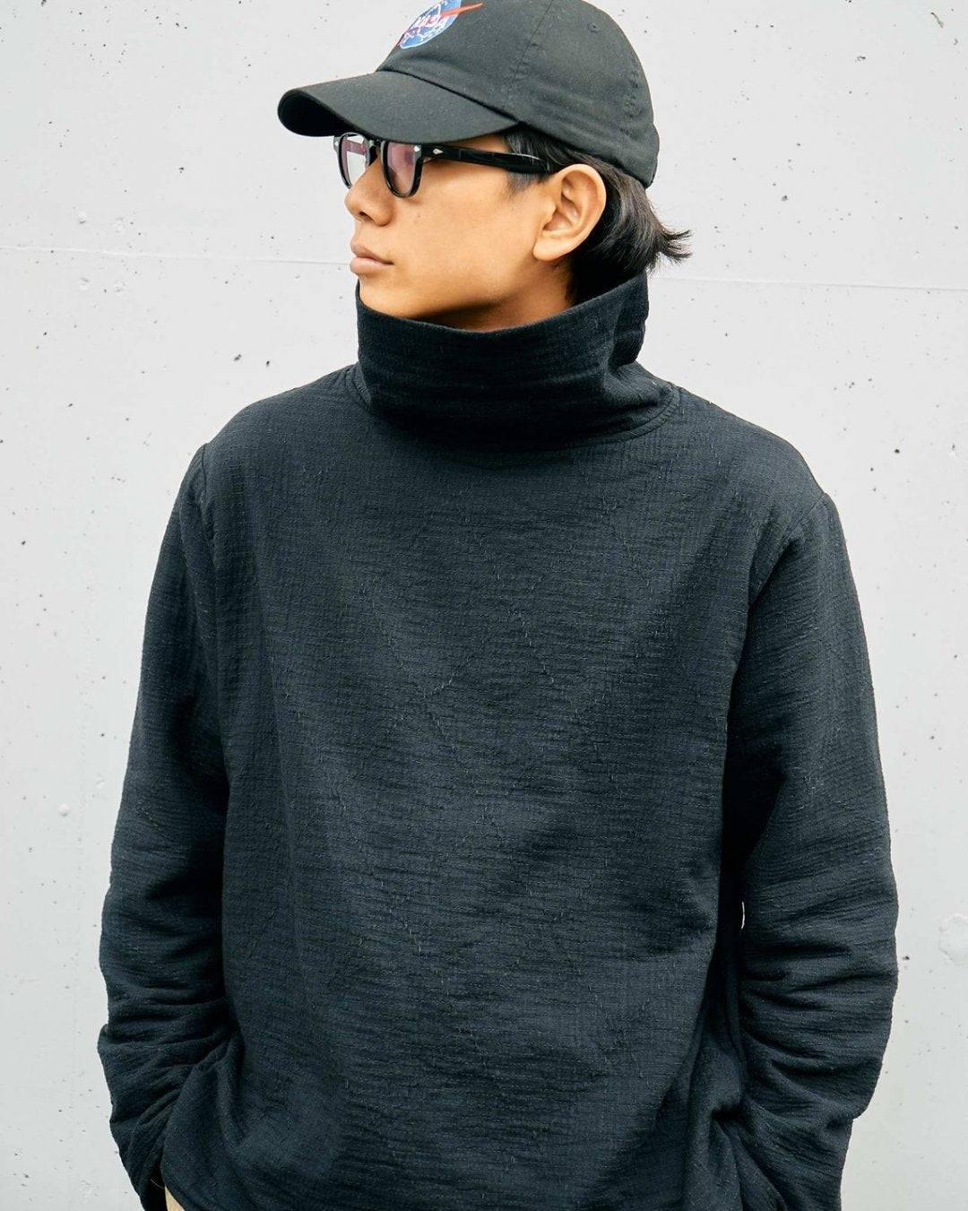 SASHIKO STRETCH BEATNIK TURTLENECK BLACK - iplace.co.il